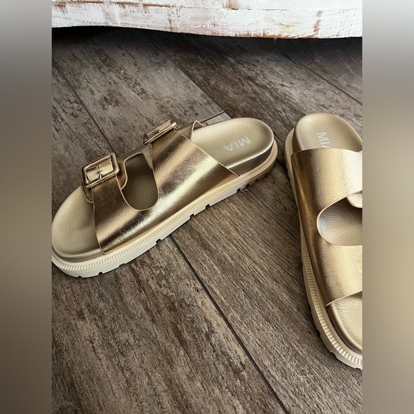 MIA Gen slide sandals - Picture 9 of 9